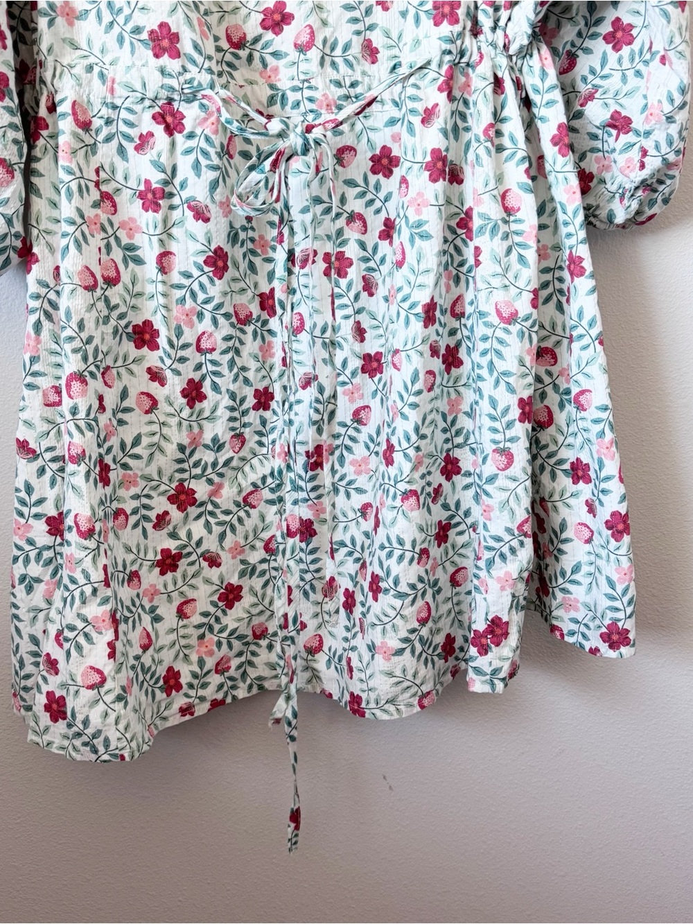 Draper JamesFloral Tie-Waist V-Neck Dress. Strawberry and floral print - Picture 3 of 10